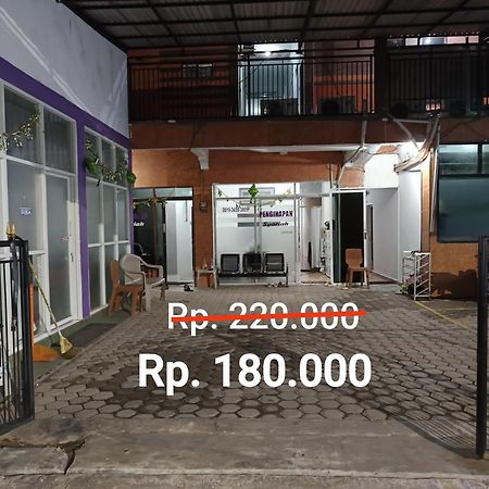 Penginapan Violet Doorz Syariah Banjarbaru Экстерьер фото
